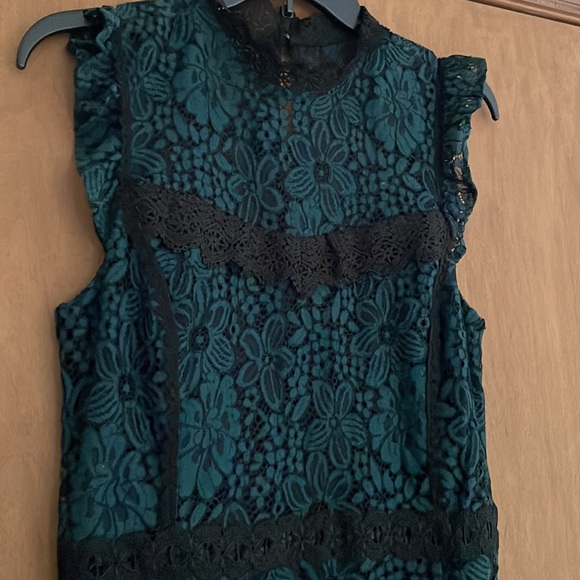 Lace dress - Picture 2 of 4